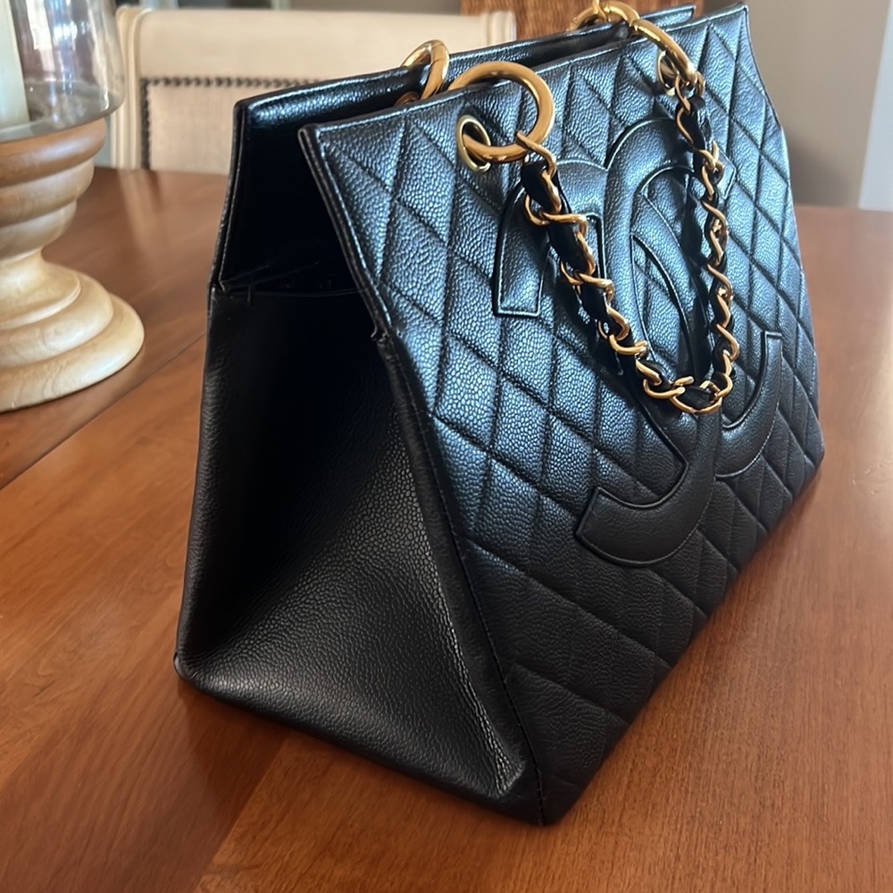 Gorgeous Chanel Caviar Grand Shopping Tote. Inc’s dust bag, authenticity card.